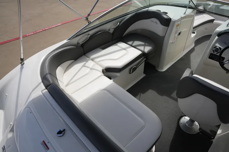 Slide: The Image of Sea Ray 200 Sundeck 2011 - 11