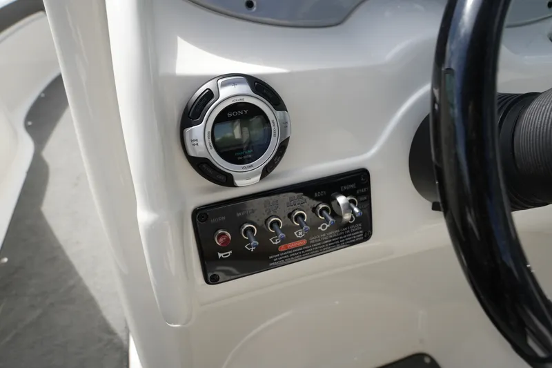 Slide: The Image of Sea Ray 200 Sundeck 2011 - 21