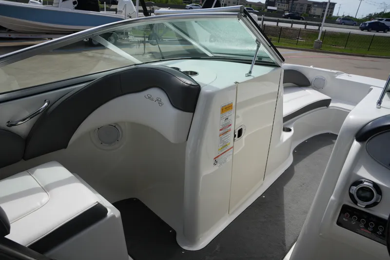Slide: The Image of Sea Ray 200 Sundeck 2011 - 24