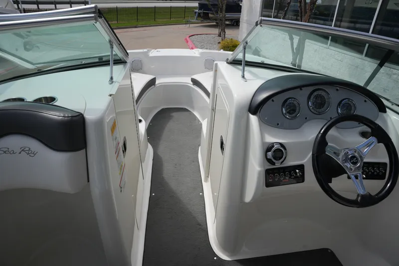 Slide: The Image of Sea Ray 200 Sundeck 2011 - 25
