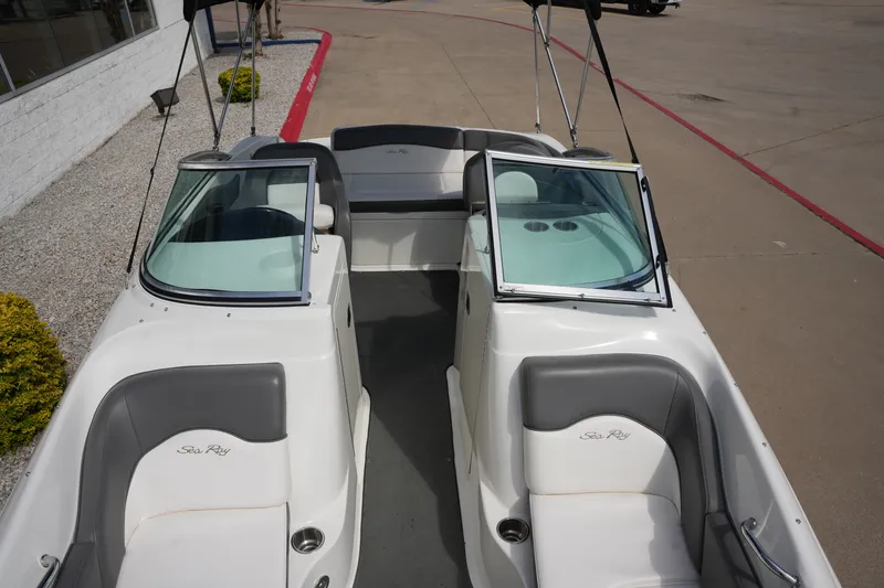 Slide: The Image of Sea Ray 200 Sundeck 2011 - 32