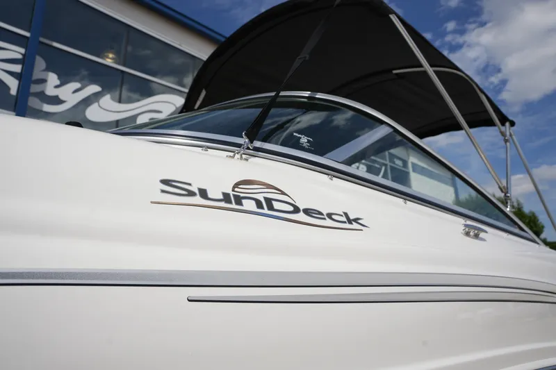 Slide: The Image of Sea Ray 200 Sundeck 2011 - 4