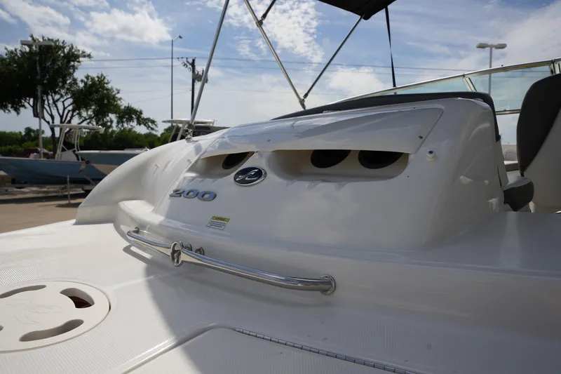 Slide: The Image of Sea Ray 200 Sundeck 2011 - 9