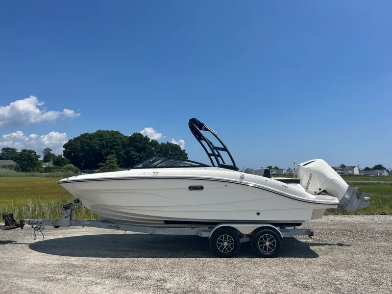The Image of Sea Ray SPX 210 Outboard 2026 - 0