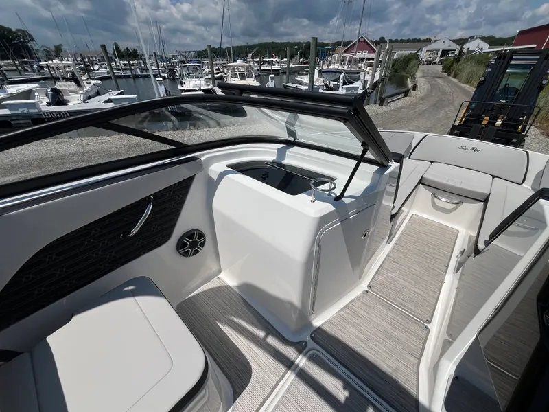 Slide: The Image of Sea Ray SPX 210 Outboard 2026 - 7