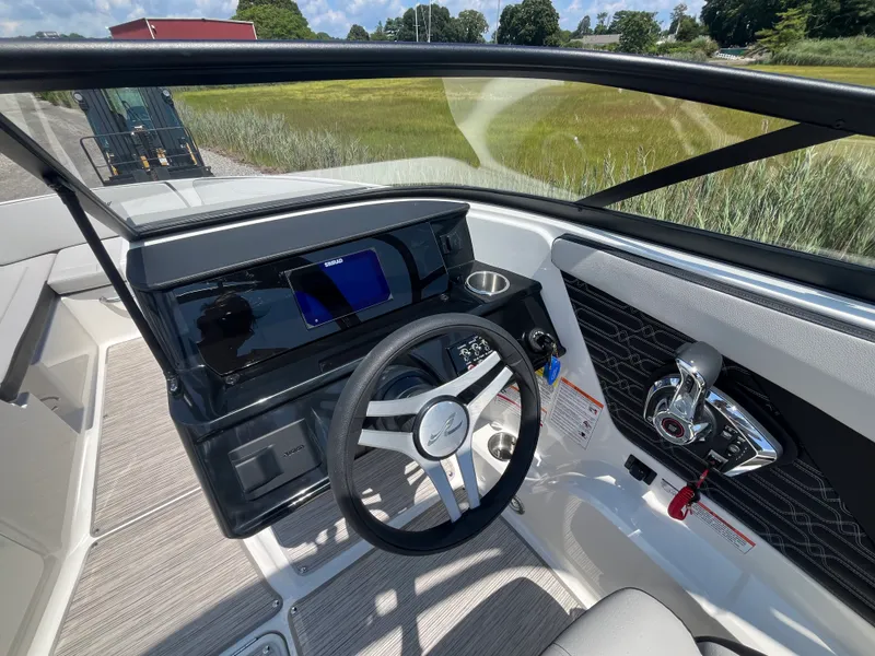 Slide: The Image of Sea Ray SPX 210 Outboard 2026 - 9