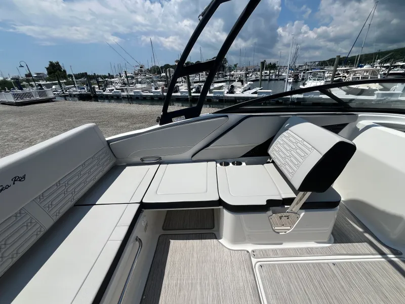 Slide: The Image of Sea Ray SPX 210 Outboard 2026 - 6