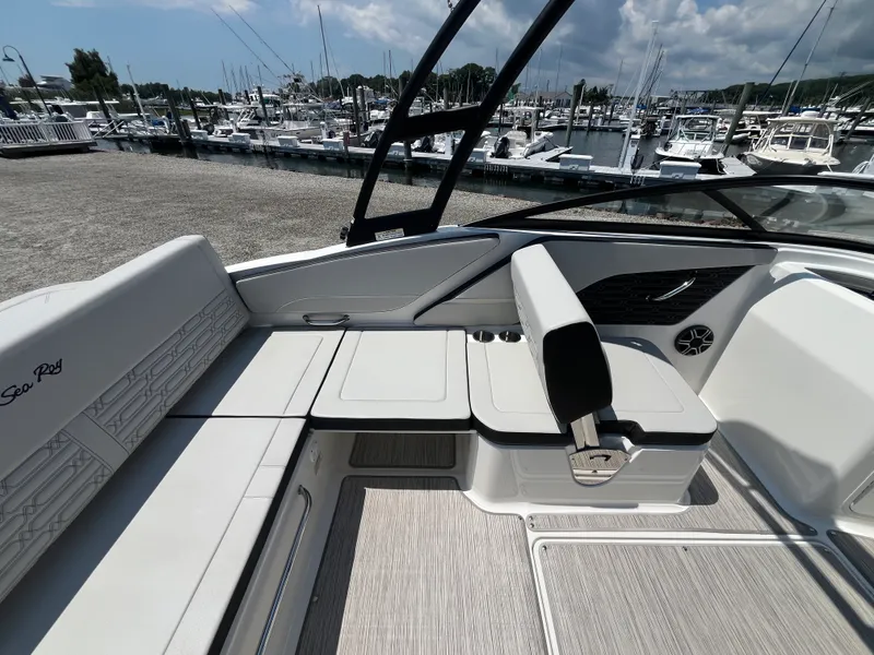 Slide: The Image of Sea Ray SPX 210 Outboard 2026 - 5