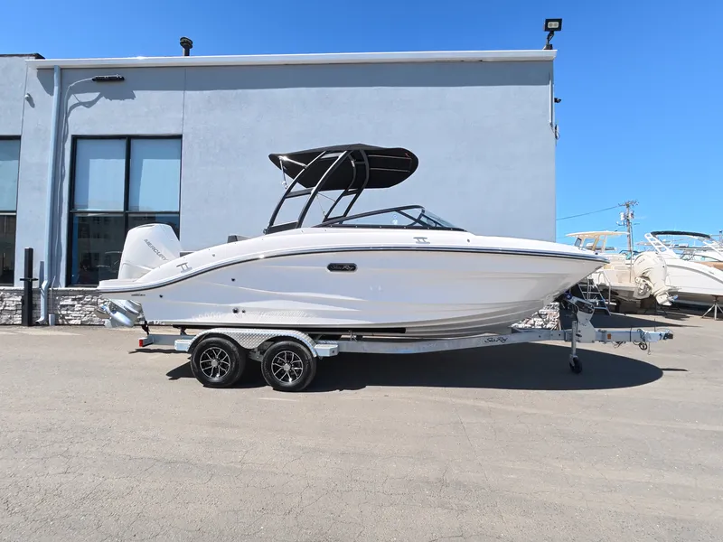 The Image of Sea Ray SPX 210 Outboard 2026 - 0