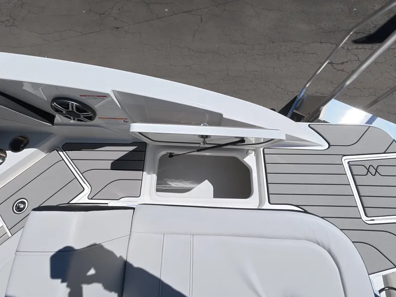 Slide: The Image of Sea Ray SPX 210 Outboard 2026 - 11