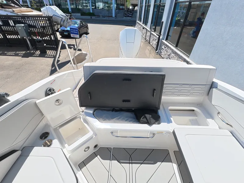 Slide: The Image of Sea Ray SPX 210 Outboard 2026 - 14
