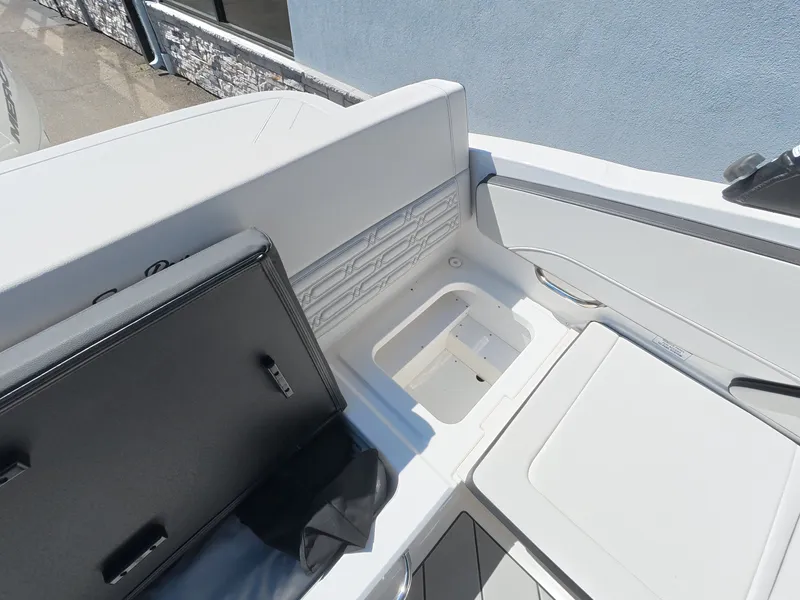 Slide: The Image of Sea Ray SPX 210 Outboard 2026 - 15