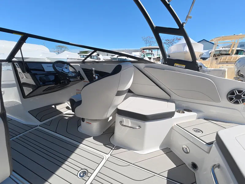 Slide: The Image of Sea Ray SPX 210 Outboard 2026 - 17