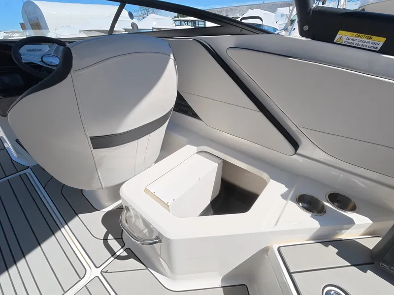 Slide: The Image of Sea Ray SPX 210 Outboard 2026 - 19