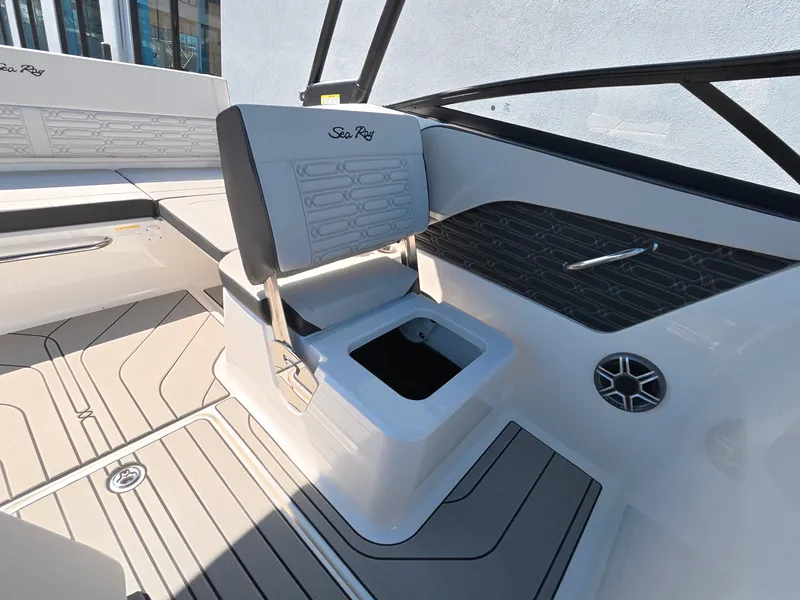 Slide: The Image of Sea Ray SPX 210 Outboard 2026 - 21