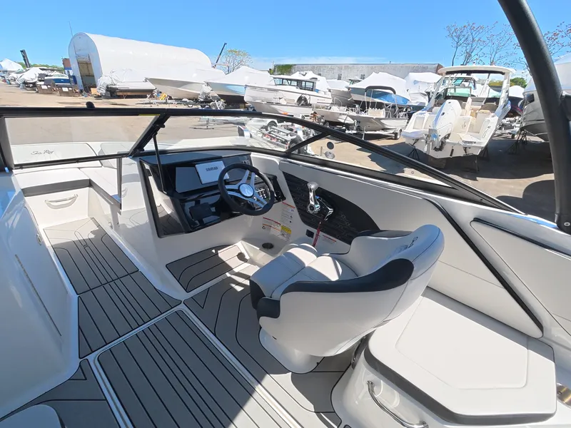 Slide: The Image of Sea Ray SPX 210 Outboard 2026 - 22