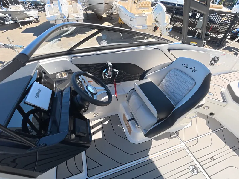 Slide: The Image of Sea Ray SPX 210 Outboard 2026 - 28