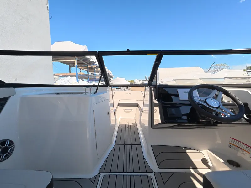 Slide: The Image of Sea Ray SPX 210 Outboard 2026 - 30