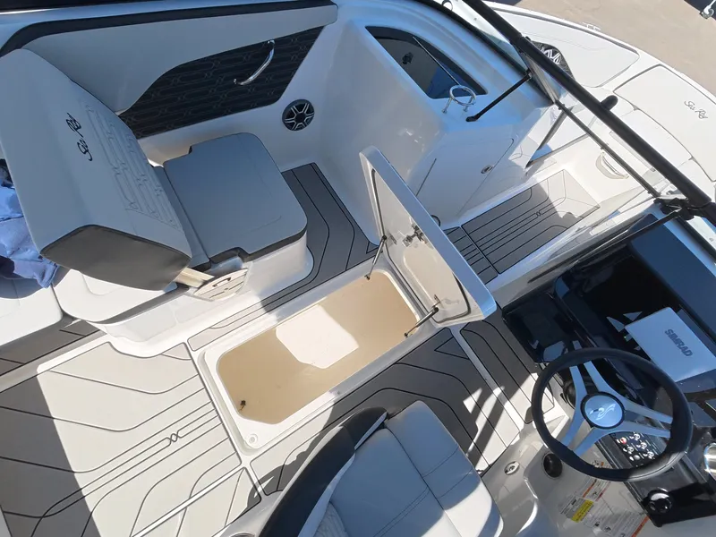 Slide: The Image of Sea Ray SPX 210 Outboard 2026 - 31