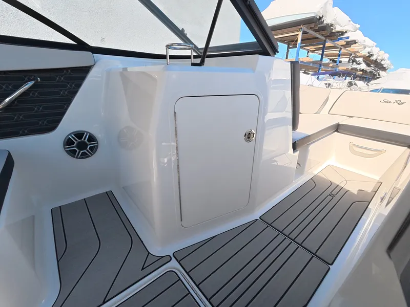 Slide: The Image of Sea Ray SPX 210 Outboard 2026 - 32