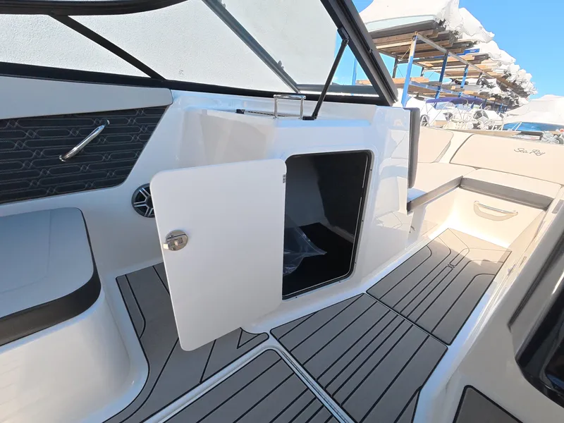 Slide: The Image of Sea Ray SPX 210 Outboard 2026 - 33