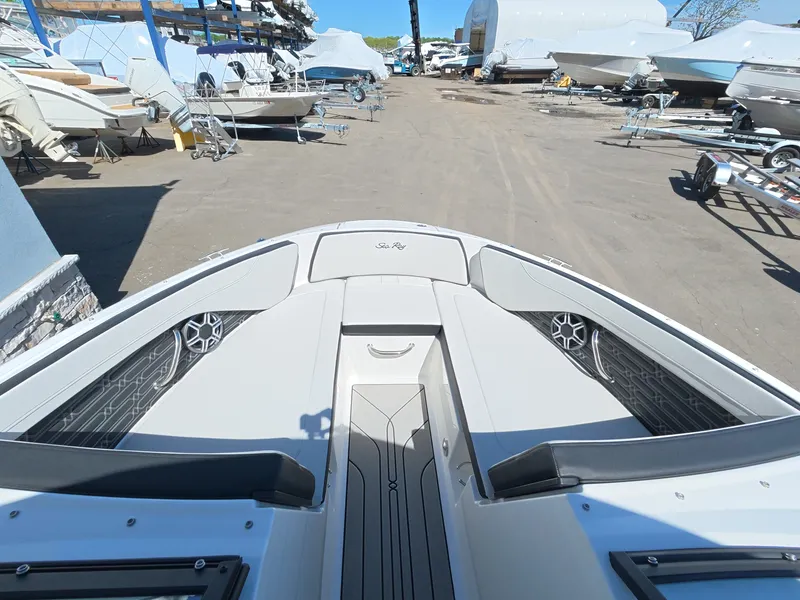 Slide: The Image of Sea Ray SPX 210 Outboard 2026 - 34