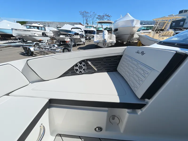 Slide: The Image of Sea Ray SPX 210 Outboard 2026 - 37