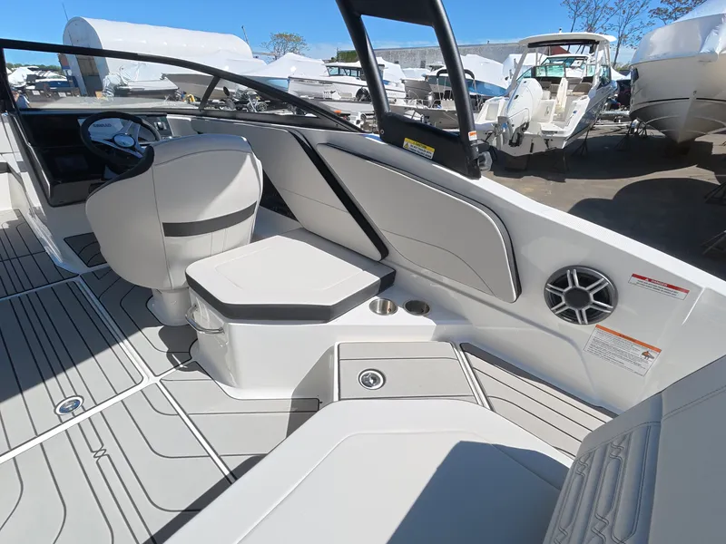 Slide: The Image of Sea Ray SPX 210 Outboard 2026 - 9