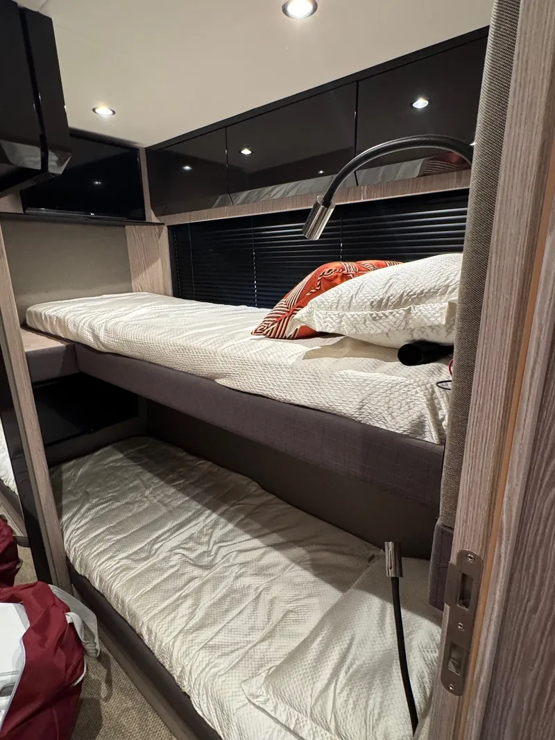 Slide: The Image of Azimut 51 ATLANTIS 2019 - 6