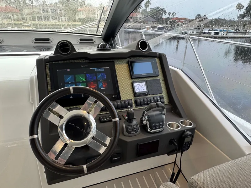 Slide: The Image of Azimut 51 ATLANTIS 2019 - 4
