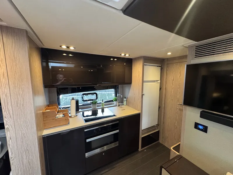 Slide: The Image of Azimut 51 ATLANTIS 2019 - 8