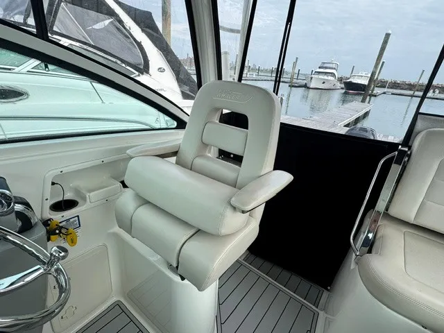 Slide: The Image of Boston Whaler 315 CONQUEST 2016 - 16