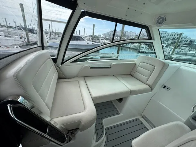 Slide: The Image of Boston Whaler 315 CONQUEST 2016 - 11