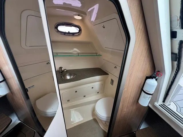 Slide: The Image of Boston Whaler 315 CONQUEST 2016 - 28