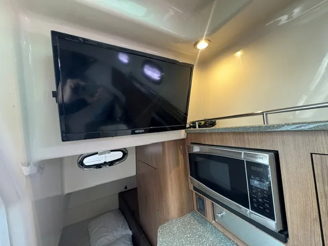 Slide: The Image of Boston Whaler 315 CONQUEST 2016 - 29