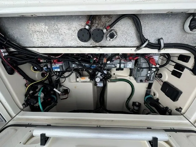 Slide: The Image of Boston Whaler 315 CONQUEST 2016 - 9