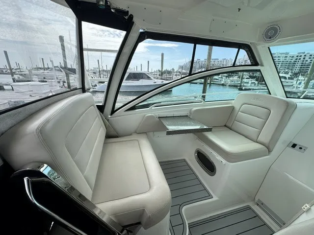 Slide: The Image of Boston Whaler 315 CONQUEST 2016 - 13