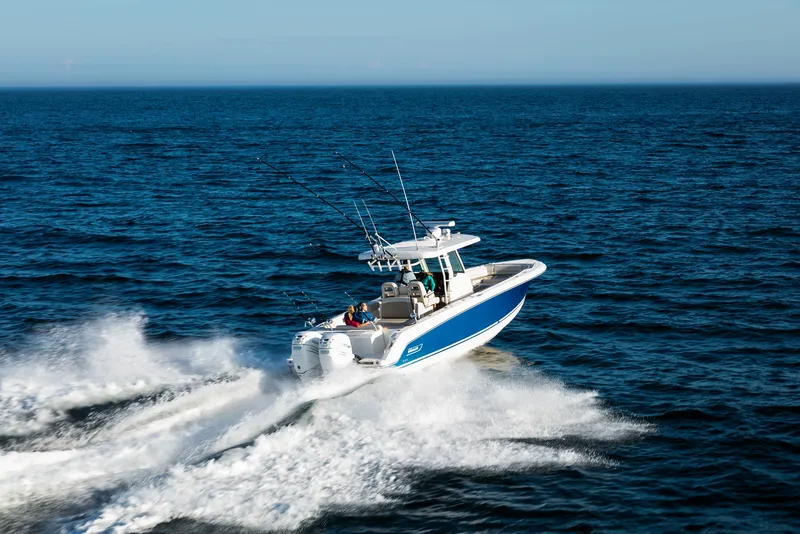 Slide: The Image of Boston Whaler 33 OUTRAGE 2023 - 2