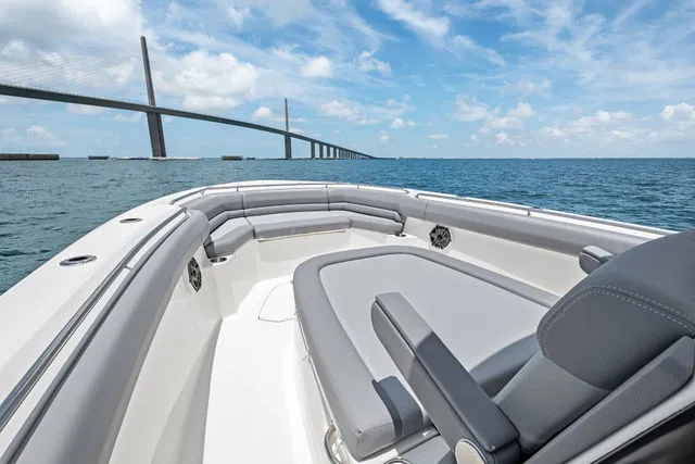 Slide: The Image of Boston Whaler 33 OUTRAGE 2023 - 23