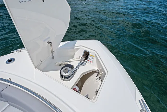 Slide: The Image of Boston Whaler 33 OUTRAGE 2023 - 24