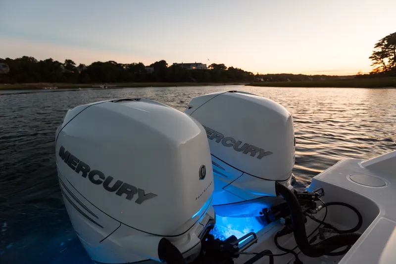 Slide: The Image of Boston Whaler 33 OUTRAGE 2023 - 3