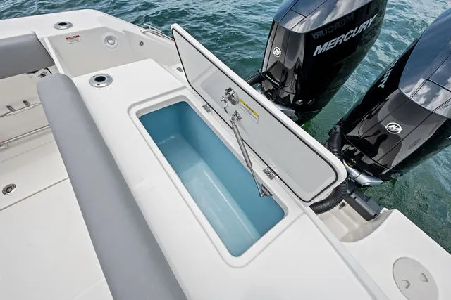 Slide: The Image of Boston Whaler 33 OUTRAGE 2023 - 30