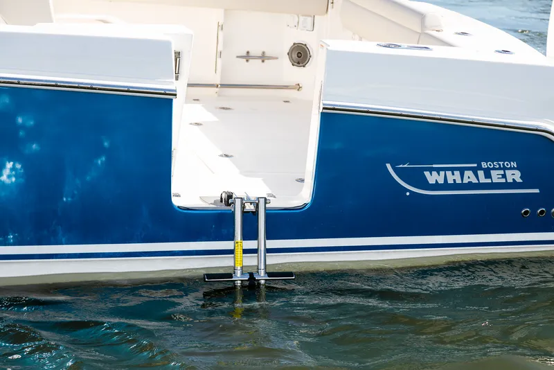 Slide: The Image of Boston Whaler 33 OUTRAGE 2023 - 5