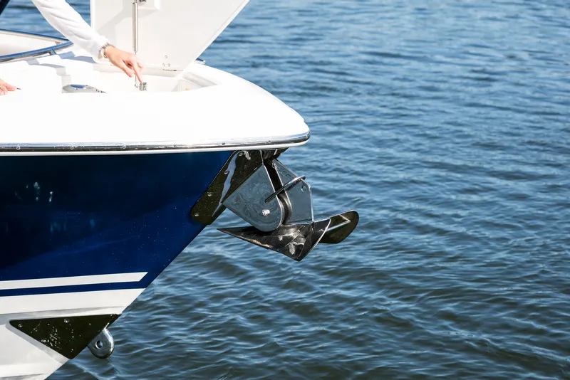 Slide: The Image of Boston Whaler 33 OUTRAGE 2023 - 6