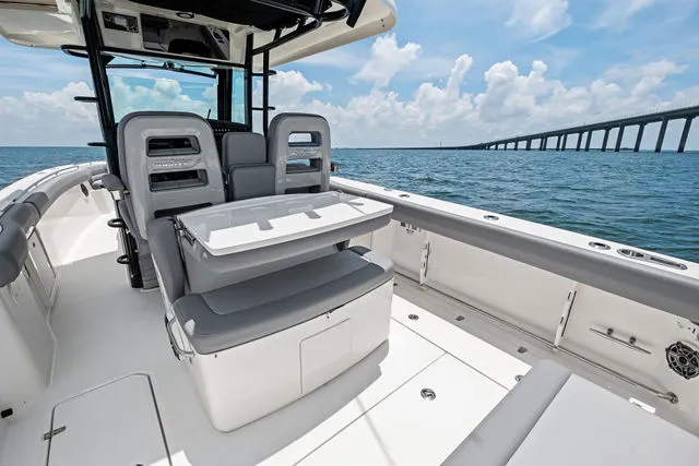 Slide: The Image of Boston Whaler 33 OUTRAGE 2023 - 27