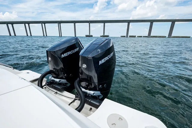 Slide: The Image of Boston Whaler 33 OUTRAGE 2023 - 23