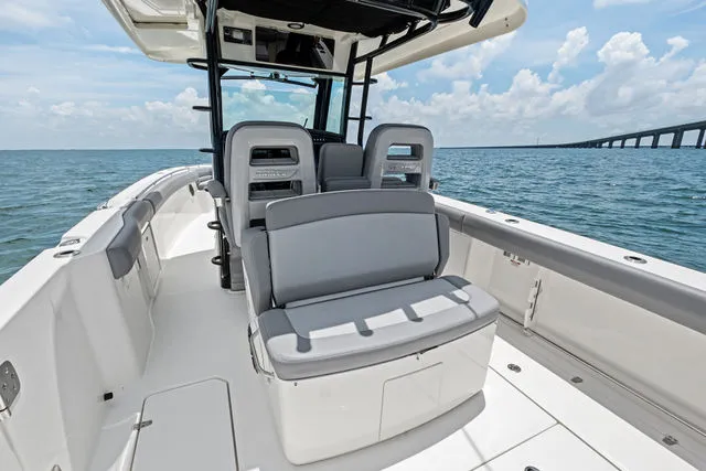 Slide: The Image of Boston Whaler 33 OUTRAGE 2023 - 29