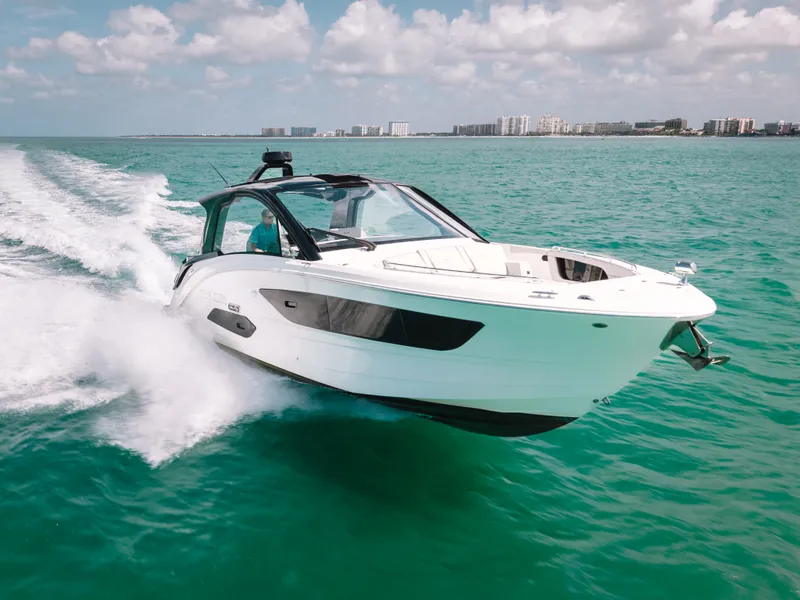 Slide: The Image of Sea Ray 370 DA OB 2025 - 30