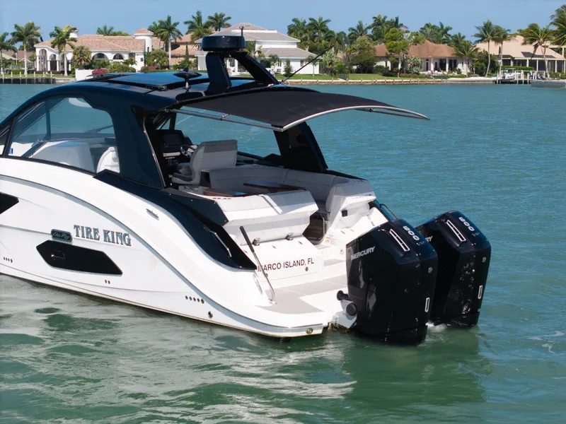 Slide: The Image of Sea Ray 370 DA OB 2025 - 3