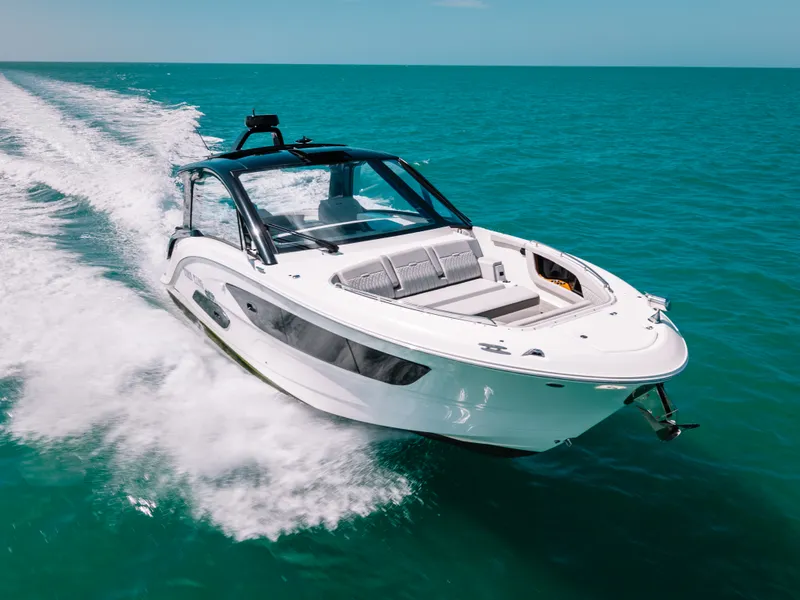 Slide: The Image of Sea Ray 370 DA OB 2025 - 24